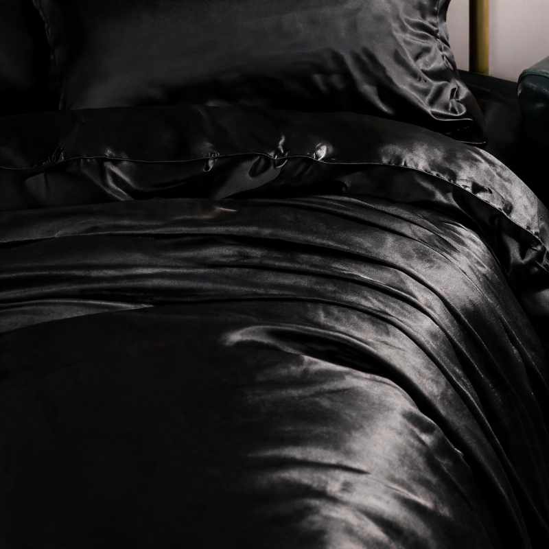 Ensemble King Satin avec drapé liquide et finition brillante