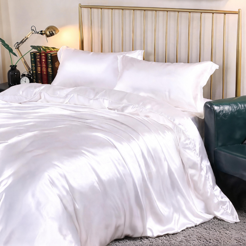 Ensemble King Satin avec drapé liquide et finition brillante