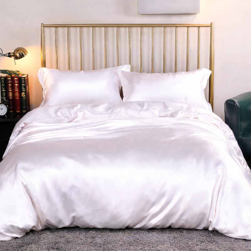 Ensemble King Satin avec drapé liquide et finition brillante