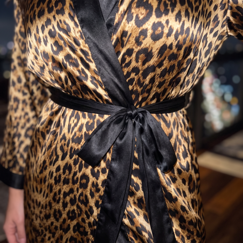 Seidenrobe Lang Wilde Eleganz