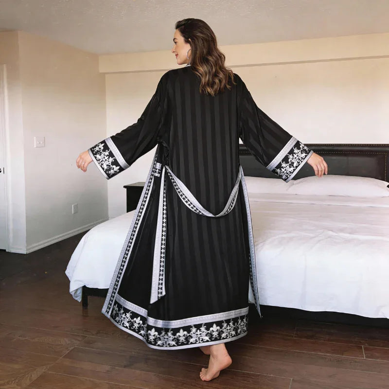 Robe en soie à imprimé floral avec ceinture