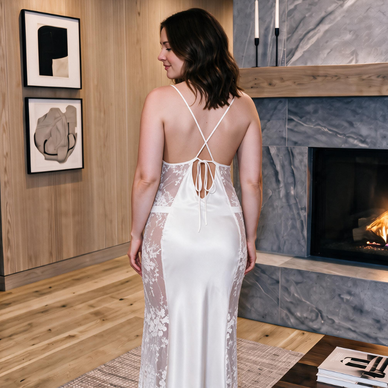Seidenkleid mit transparentem Spitzendetail