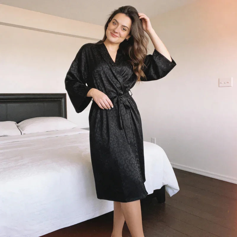 Robe en soie à manches longues et ceinture nouée