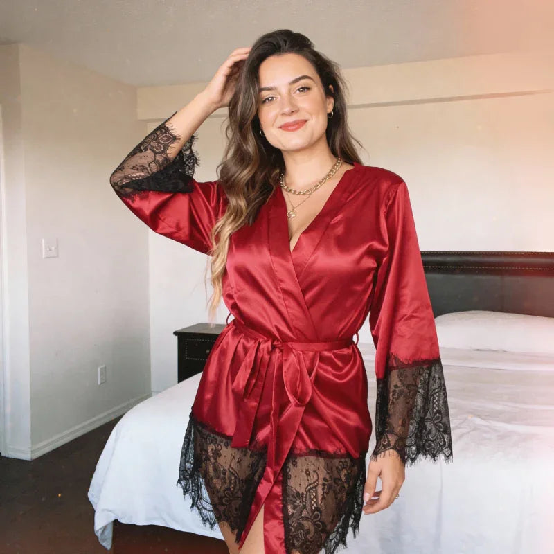 Robe de chambre en soie avec bordure en dentelle Nuit Luxe