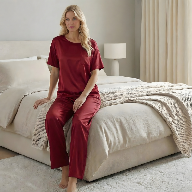 Conjunto de pijama de seda con camiseta holgada y pantalones