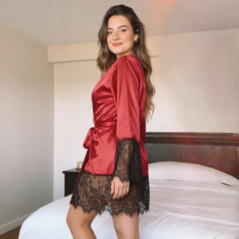 Robe de chambre en soie avec bordure en dentelle Nuit Luxe