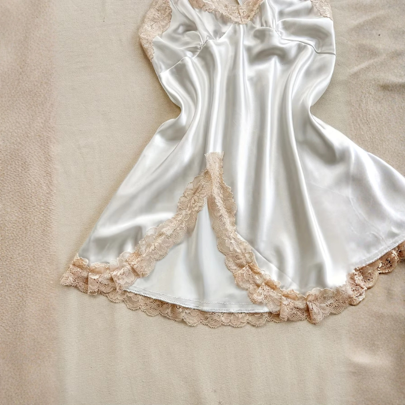 Babydoll de seda con cuello vuelto de lujo