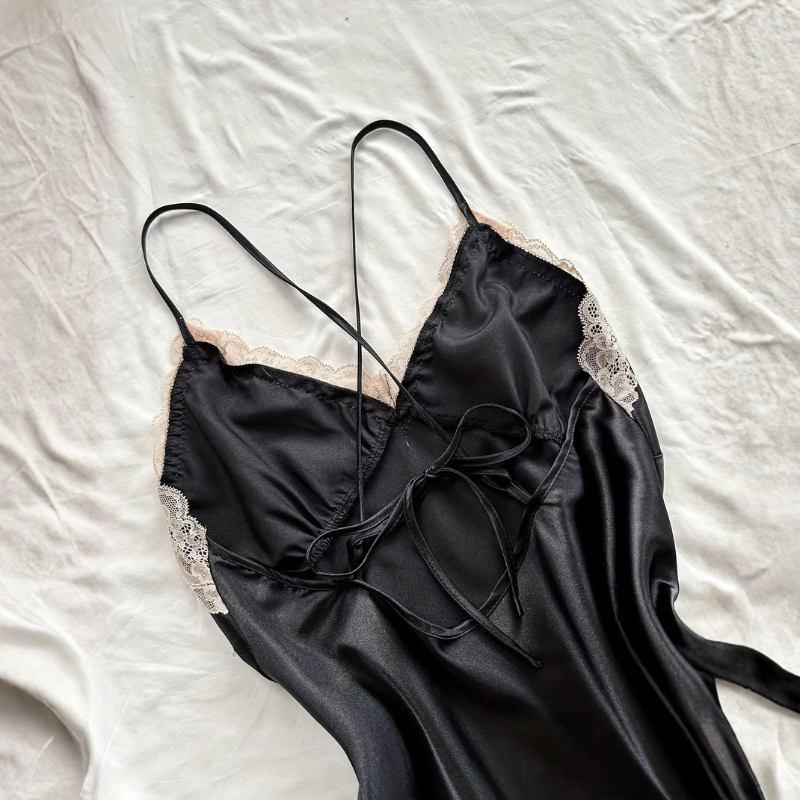 Babydoll de seda con cuello vuelto de lujo