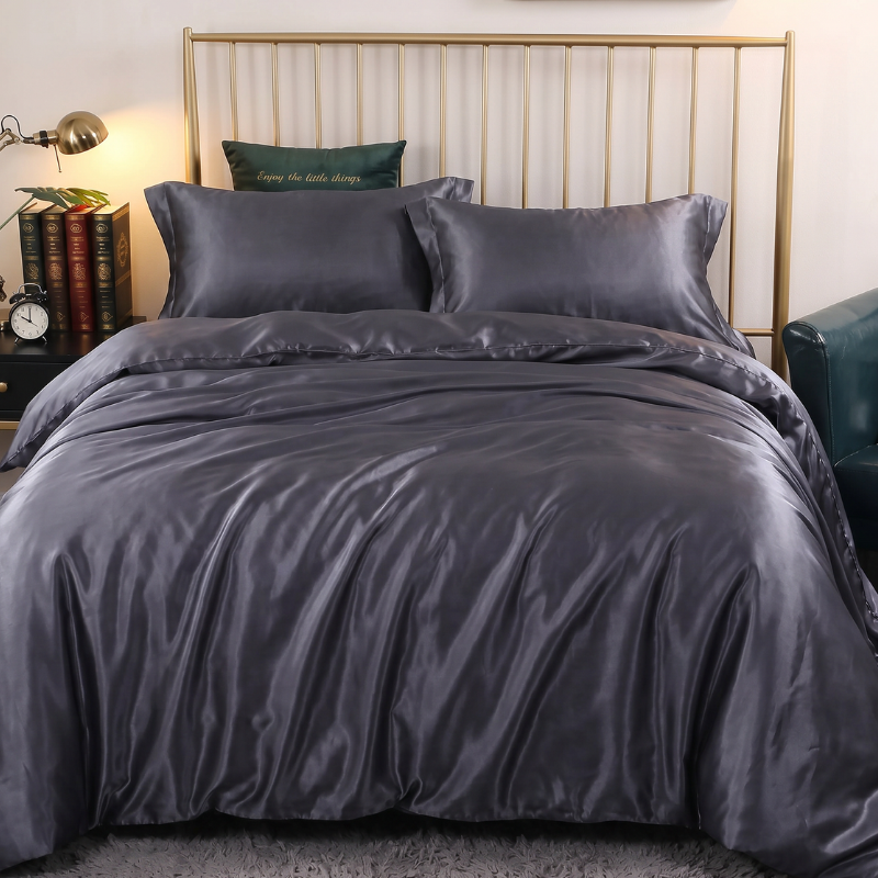 Ensemble King Satin avec drapé liquide et finition brillante 