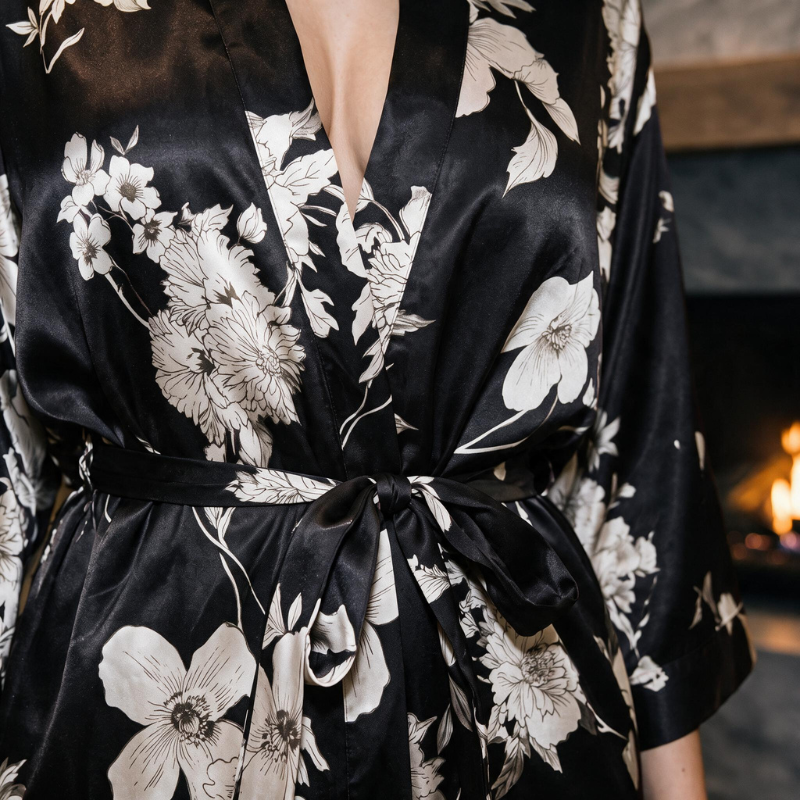 Robe en soie avec accents floraux doux