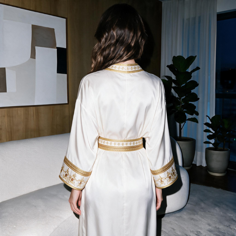 Robe en soie à imprimé floral avec ceinture 