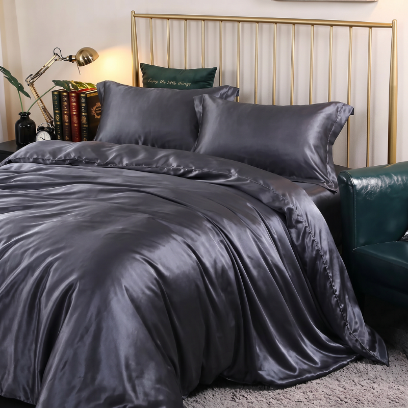 Ensemble King Satin avec drapé liquide et finition brillante 