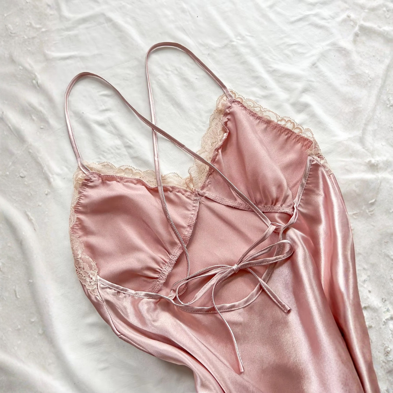 Babydoll de seda con cuello vuelto de lujo 